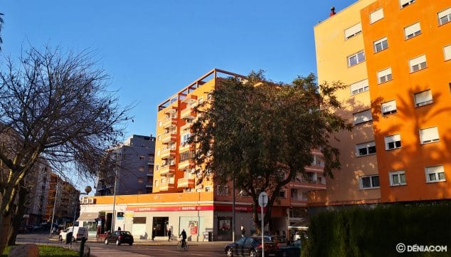 Imagen: Los tres edificios 'París', entre el Paseo del Saladar, Patricio Ferrándiz y la calle Senija, en Dénia