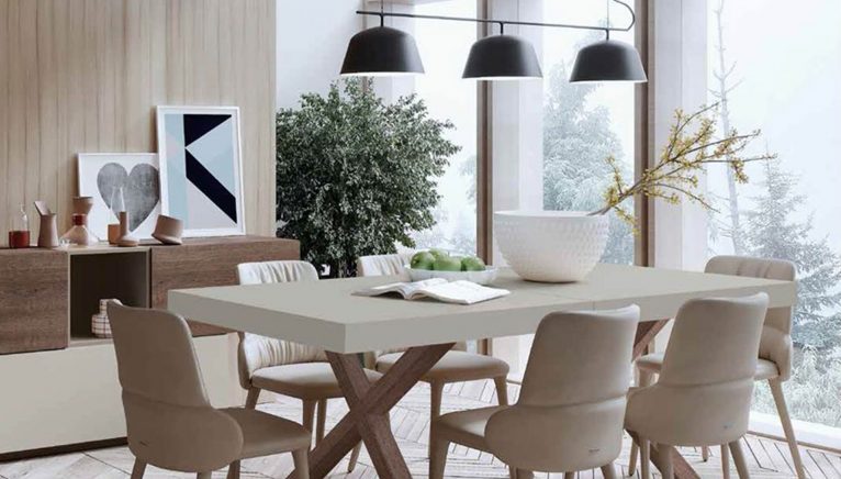 Dining table and chairs in beige tones - Martínez Furniture