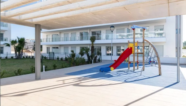Aire de jeux dans les parties communes d'un appartement de vacances à Dénia - Quality Rent a Villa