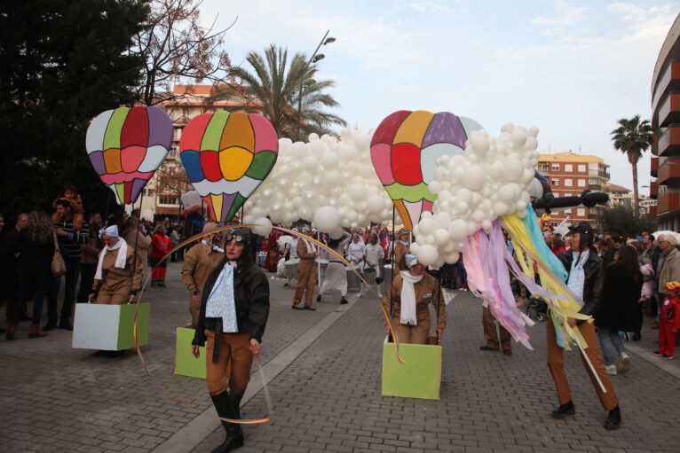Parade gevierd met carnaval