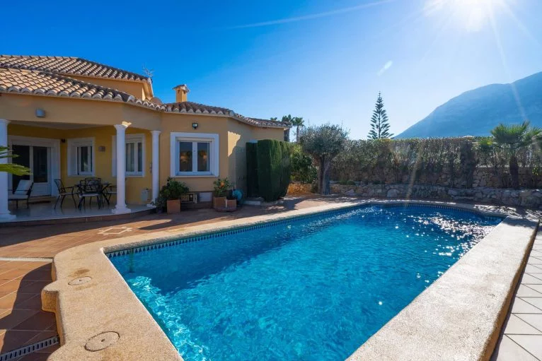 Casa de vacaciones con piscina privada en Dénia - Aguila Rent a Villa