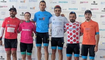 Podio con los diferentes maillots de clasifiación