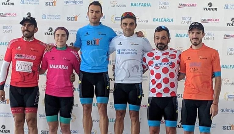 Podio con los diferentes maillots de clasifiación