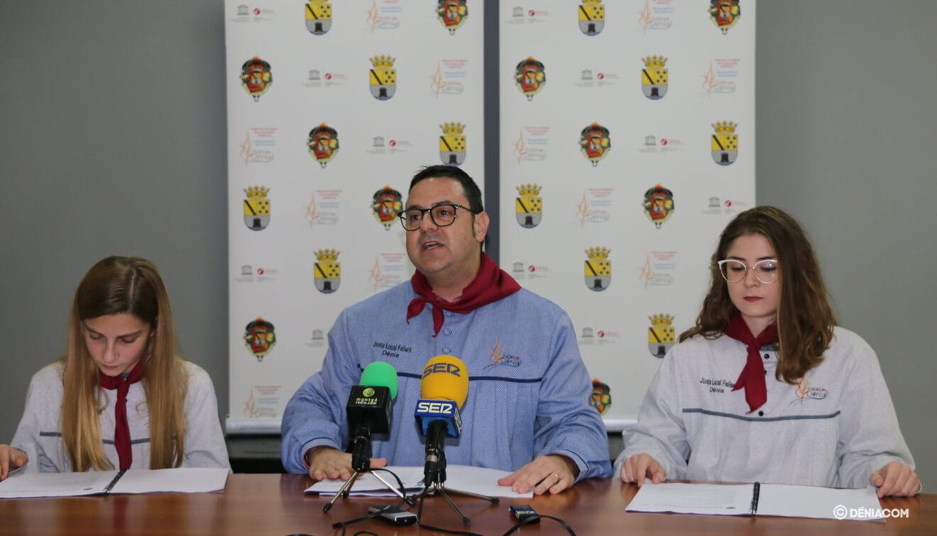 Presidente de la Junta Local Fallera junto a las Falleras Mayores 2020