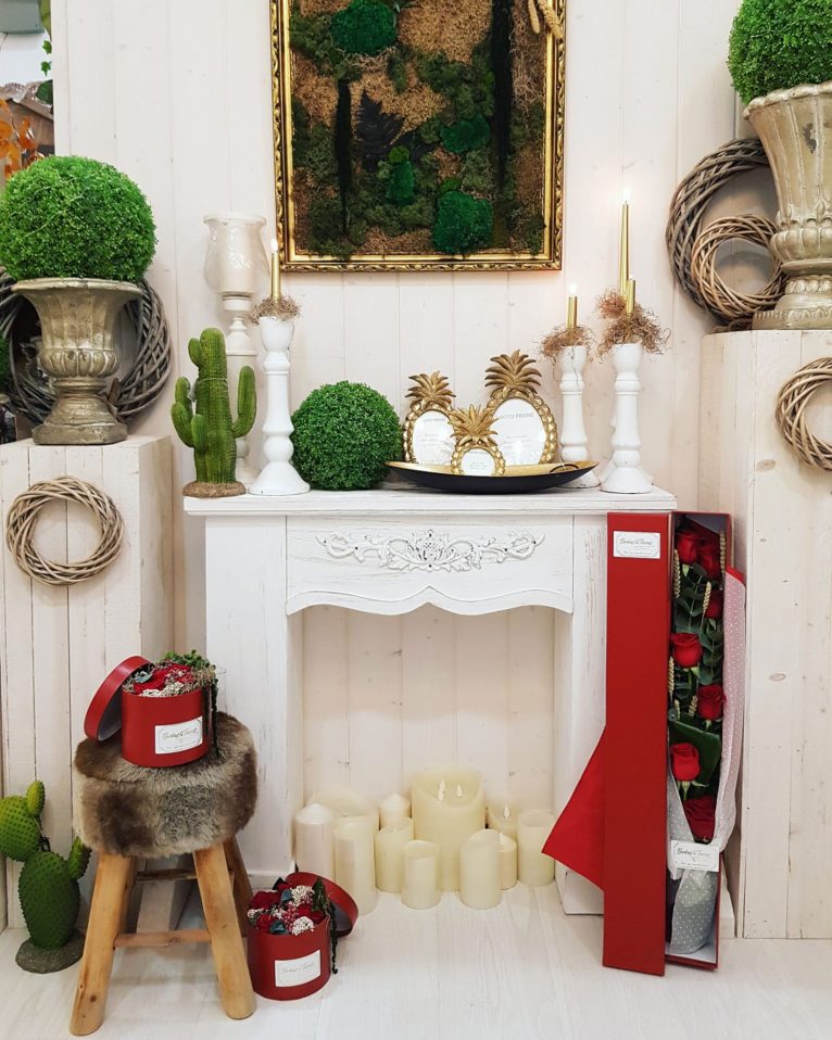 Create a corner with the ornaments of Azahar Florist
