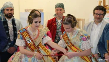 safir malonda y martina gimeno inauguran la exposicion del ninot 2020