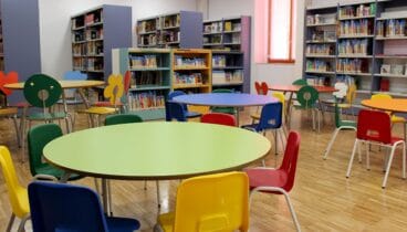 Sala de lectura infantil en la Biblioteca Municipal de Dénia