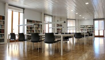 Salas ampliadas y con mejoras técnicas en la nueva ubicación de la Biblioteca Municipal de Dénia