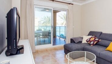 Salón de un apartamento a pie de playa en alquiler en Dénia – Deniasol