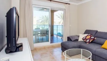Salón de un apartamento a pie de playa en alquiler en Dénia – Deniasol