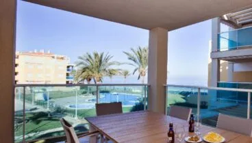 Vistas desde la terraza de un apartamento a pie de playa en alquiler en Dénia – Deniasol