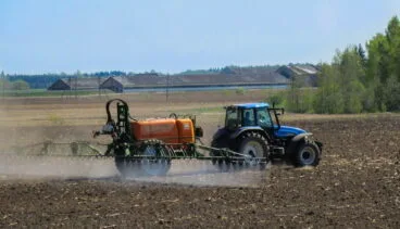 Tractor fumigando