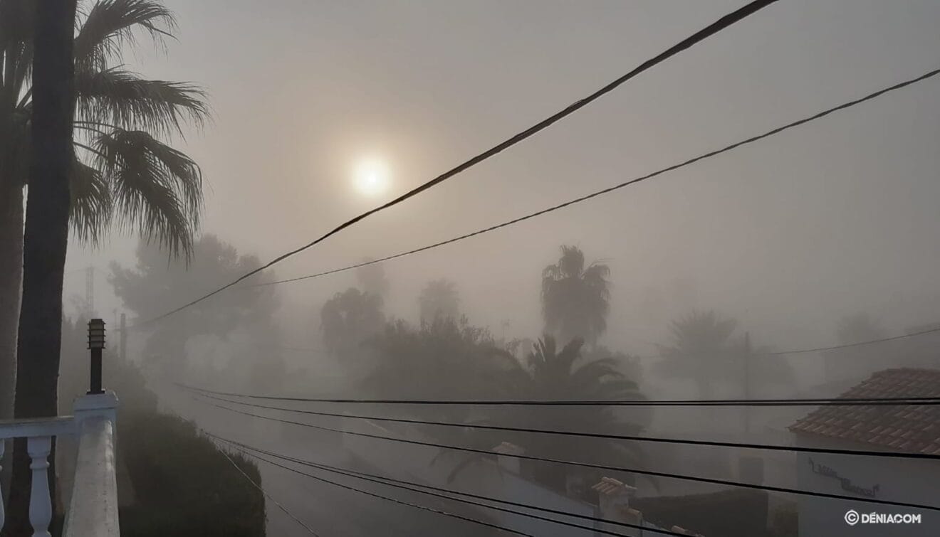 Visibilidad muy limitada a causa de la niebla