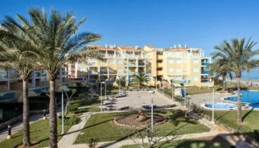 Zonas comunes de un apartamento a pie de playa en alquiler en Dénia – Deniasol