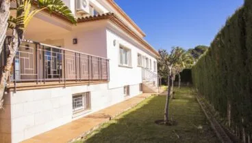 alrededor-chalet-vacaciones-ocho-personas-denia-deniasol