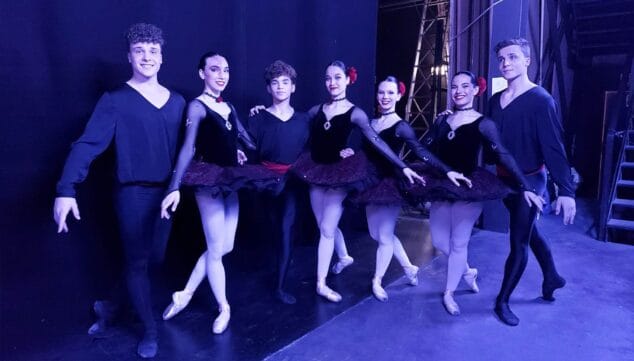 Imagen: Alumnos de Babylon Escuela de Danza en el concurso en Vera (Almería)