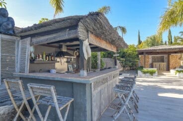 Barra en el exterior de una casa de alquiler vacacional en Benissa – Aguila Rent a Villa