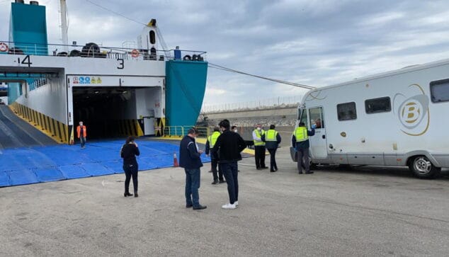 Imagen: Caravana embarcando
