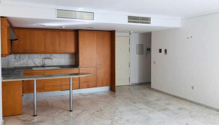 Cocina americana en un piso de tres habitaciones en venta en Moraira - Mare Nostrum Inmobiliaria
