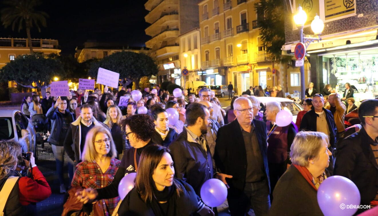 El alcalde, Vicent Grimalt, durante la manifestación