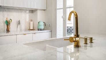 Encimera Neolith con acabado brillante – Marina Cuines