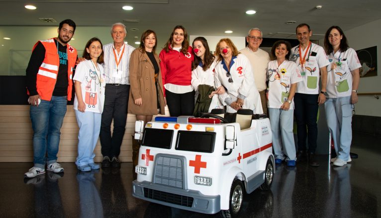 Entrega de la ambulancia donada por Cruz Roja Dénia