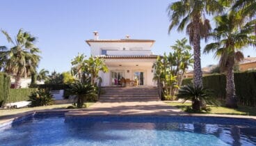 fachada chalet vacaciones ocho personas denia deniasol