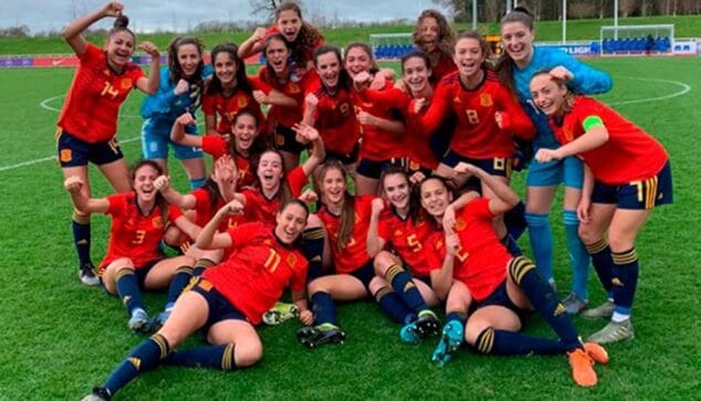 Imagen: Fiamma Benítez dorsal número 11 con la Selección Española Sub 16