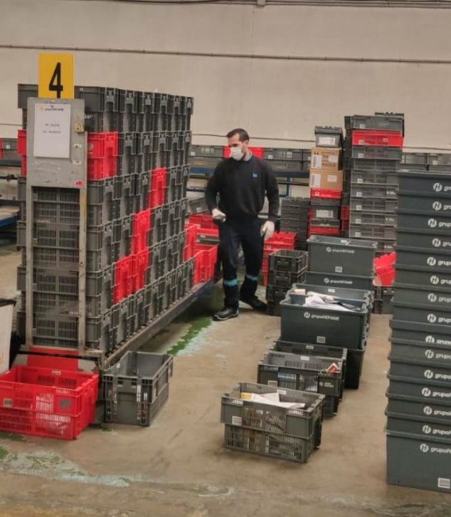Héroes trabajando sin tregua: el día a día de Fran Marín, repartidor de productos farmacéuticos 3 fran marin repartido producto farmaceutico
