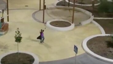 imprudente se salta las restricciones durante el aplauso