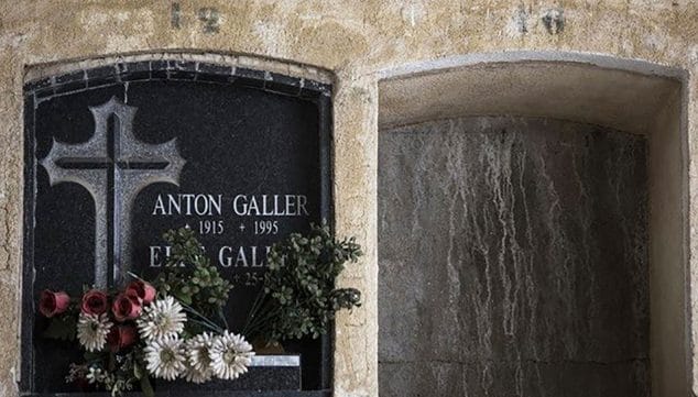 Los mejores artículos sobre Dénia para hacer más amenos estos días 2 Imagen: Lápida de Anton Galler, criminal nazi, en el cementerio de Dénia