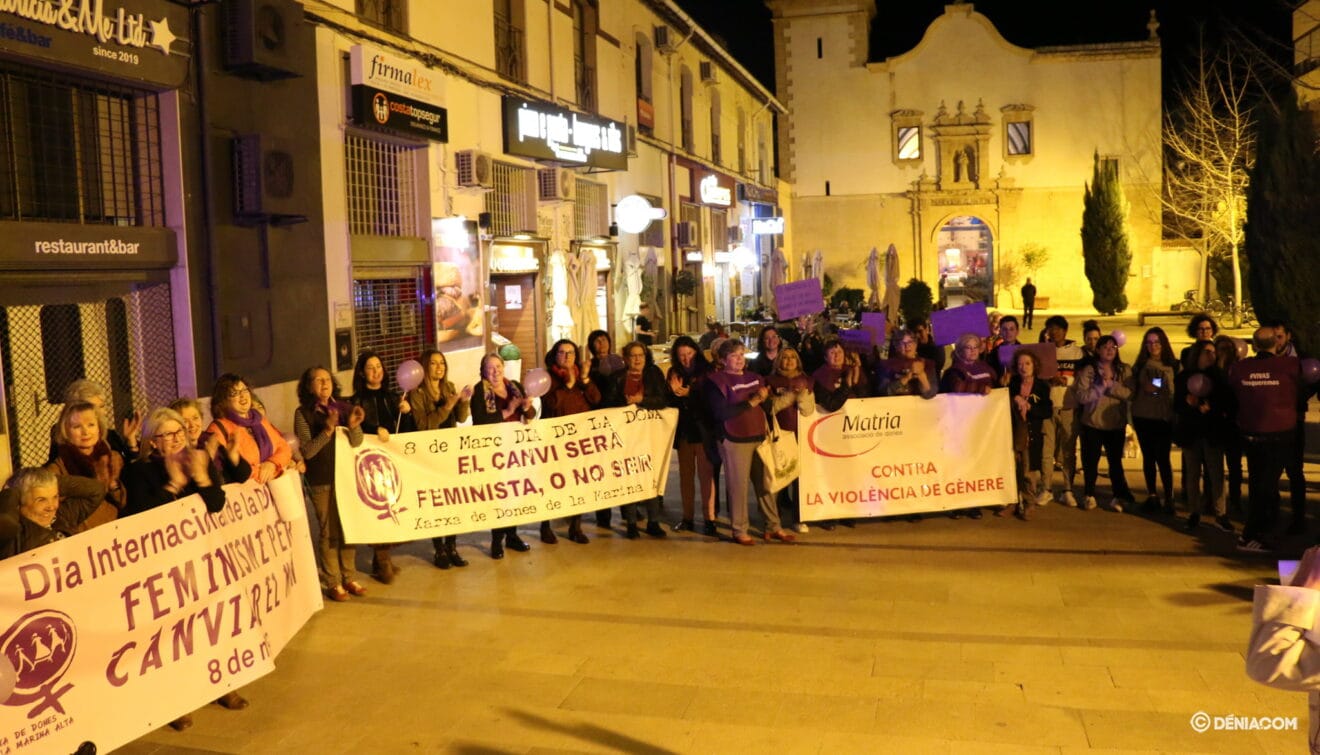 Lectura del manifiesto en plaça de la Constitución