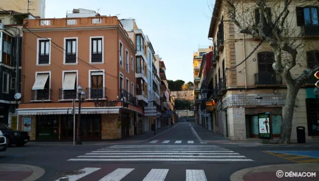 Balance de los primeros días de estado de alarma: testimonios e iniciativas positivas 1 Imagen: Els Quatre Cantons totalmente vacío