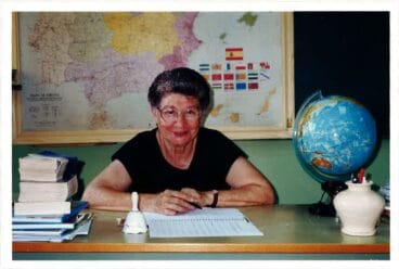 Salvadora Ausina en las instalaciones de la Escuela Para Adultos de Dénia en 1998