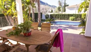 Terraza de un chalet de vacaciones en Dénia – Deniasol