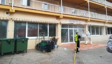 trabajos de desinfeccion en la residencia 1