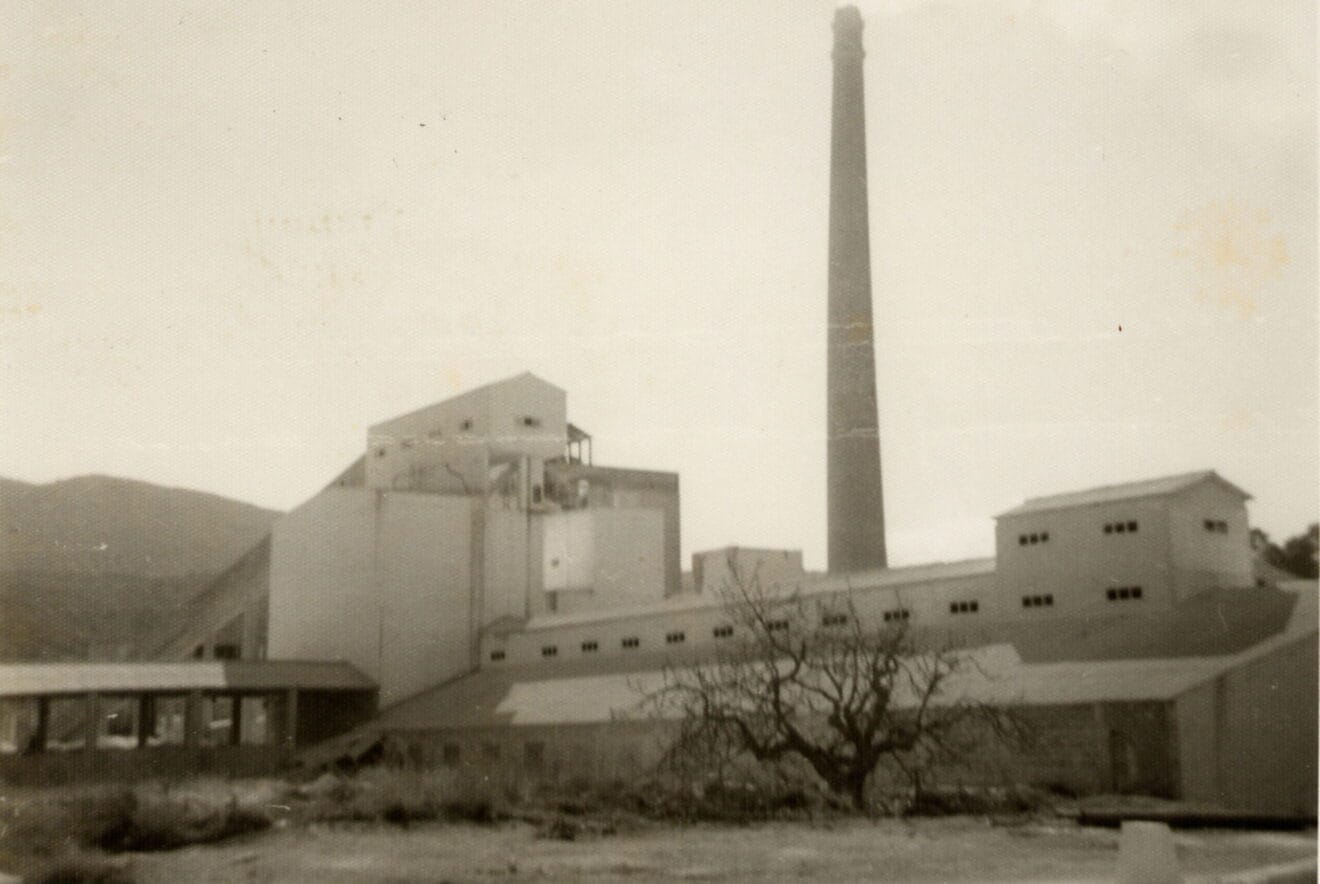 Vista antigua de la fábrica del Portland, tomada en 1956