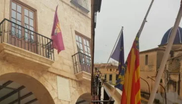 Banderas a media asta del ayuntamiento