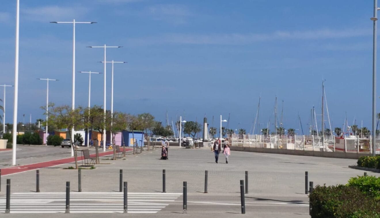 Paseos de familias por el puerto dianense