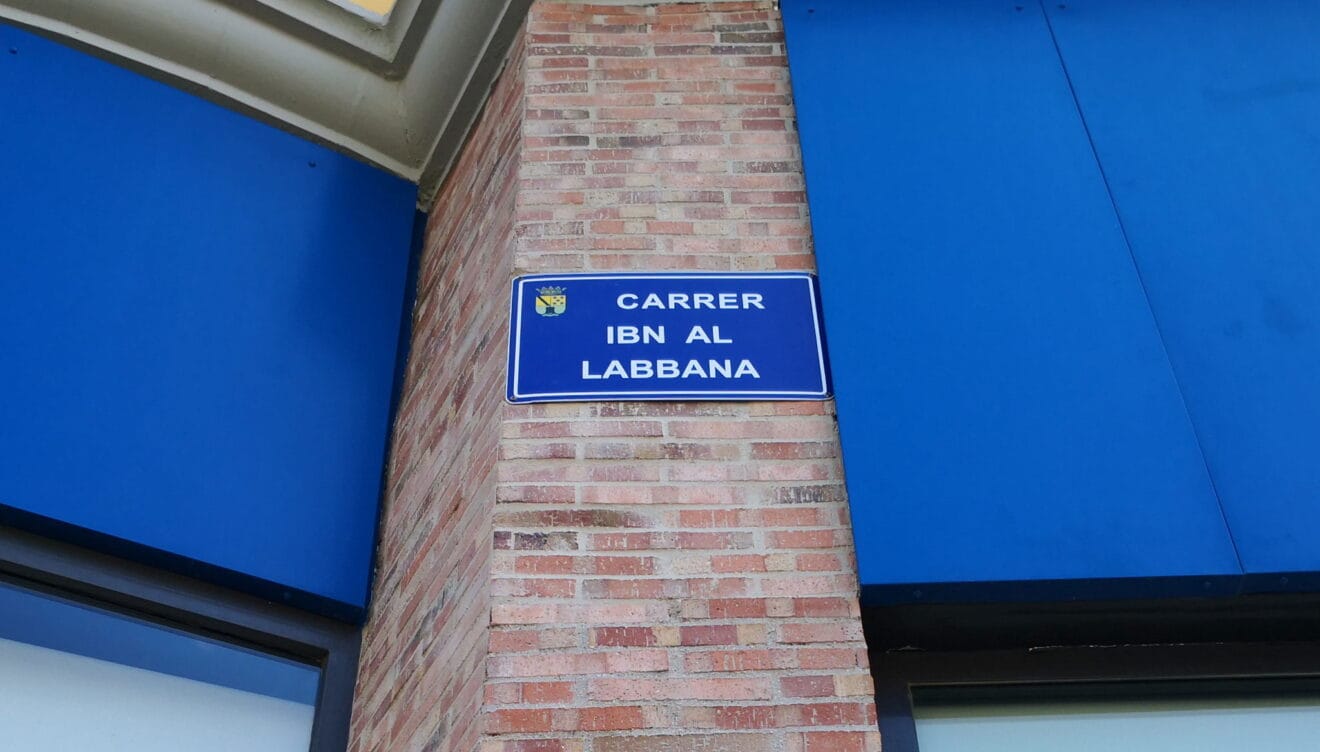 Placa de la calle Ibn al-Labbana en Dénia