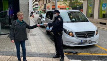 reparto de mascarillas en marques de campo