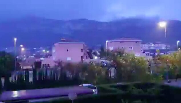 tormenta electrica sobre una denia confinada