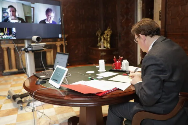 Imagen: Ximo Puig reunido telemáticamente