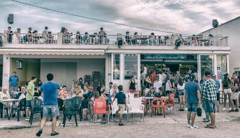 Bar y terraza del autocine