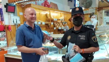 Campaña por el uso de mascarillas de la Policía Local