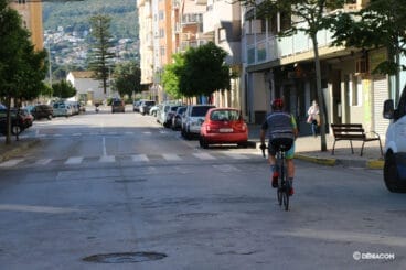 Ciclista en el primer día de desconfinamiento