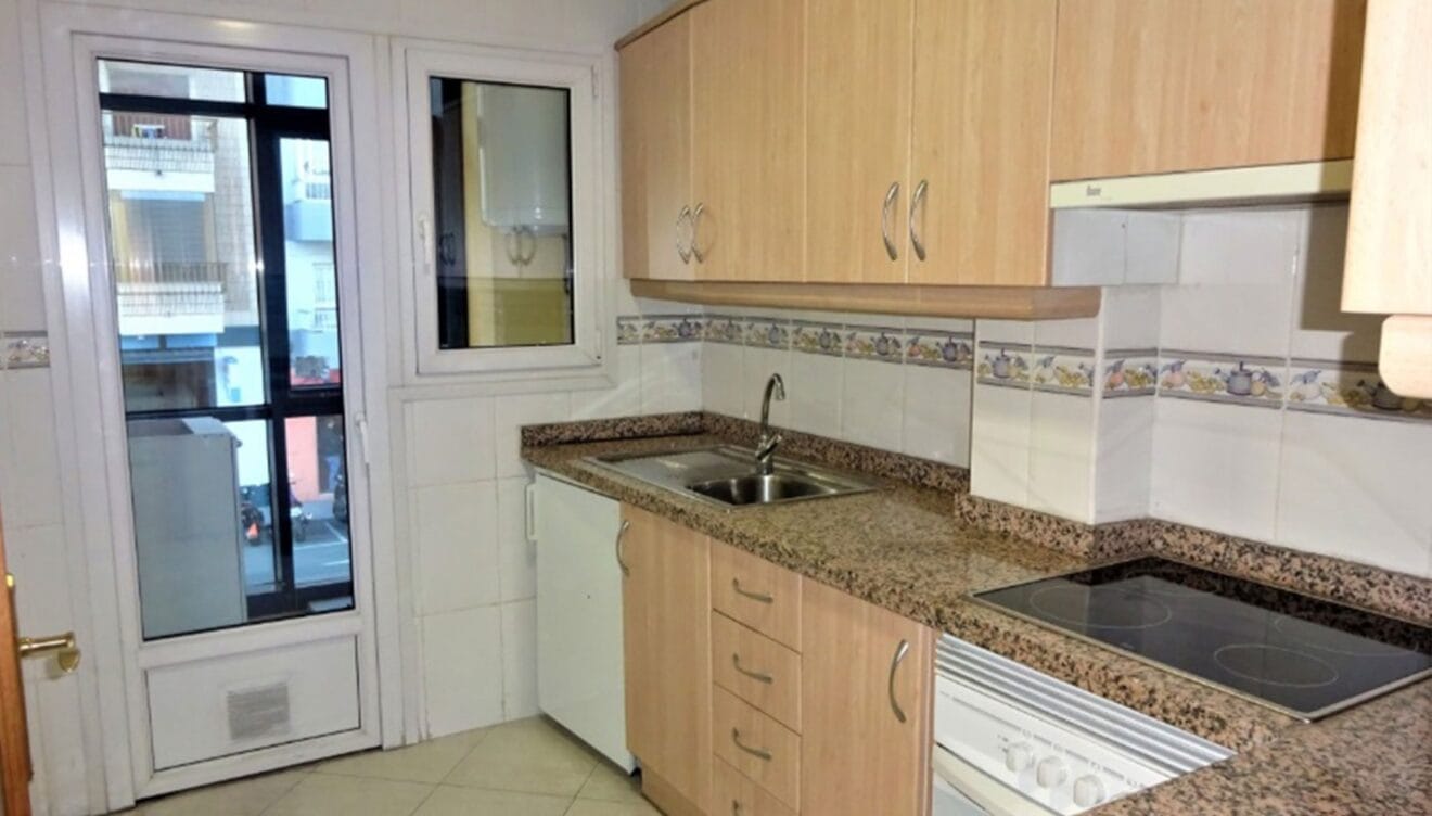 Cocina de un piso en venta en Dénia - Casas Singulares