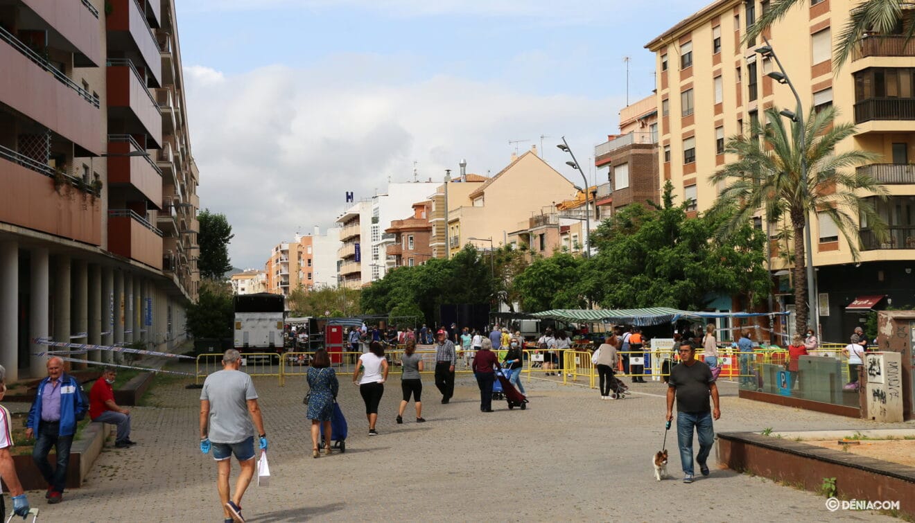 Cola en la entrada del mercado