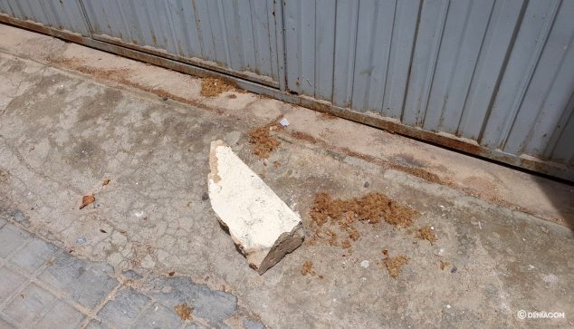 Imagen: Escombro de gran tamaño en la calle Pare Pere