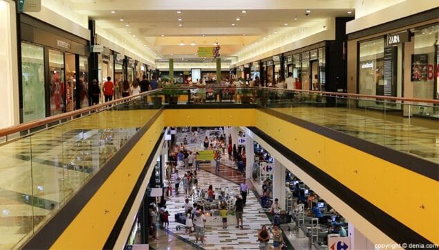 Imagen: Interior del Centro Comercial Portal de la Marina, en una imagen de archivo